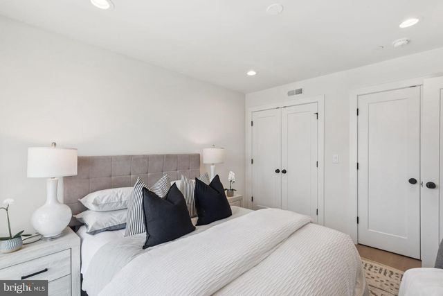 614 BRENNA WALK, Philadelphia, PA 19123