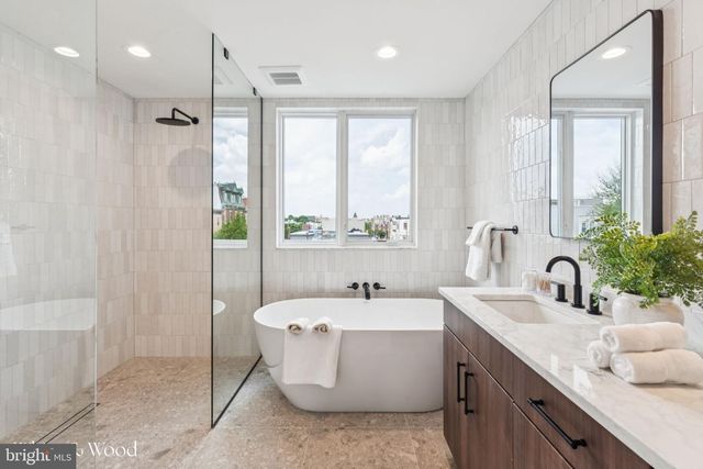614 BRENNA WALK, Philadelphia, PA 19123
