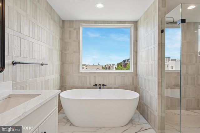 614 BRENNA WALK, Philadelphia, PA 19123