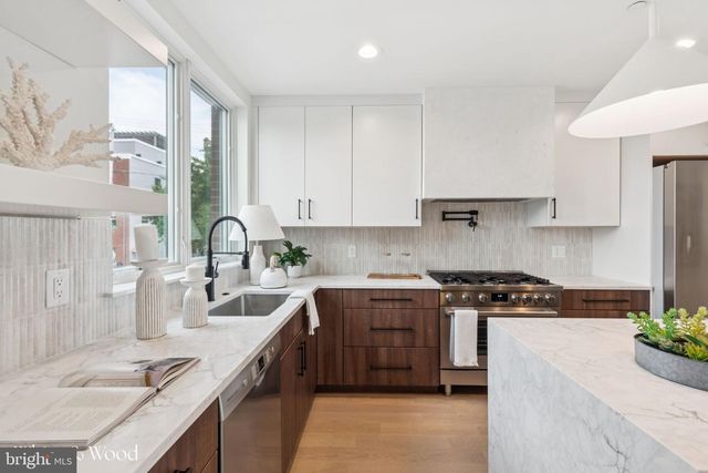 614 BRENNA WALK, Philadelphia, PA 19123