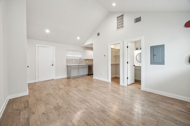 5018 San Jacinto Street 210, Dallas, TX 75206
