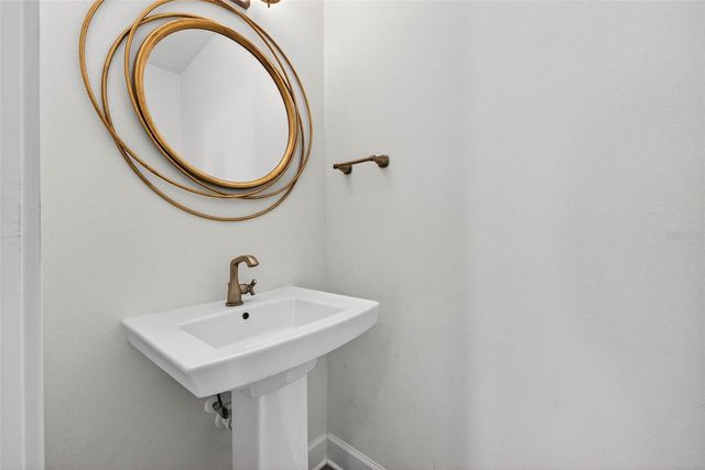 104 26TH STREET N, St Petersburg, FL 33713