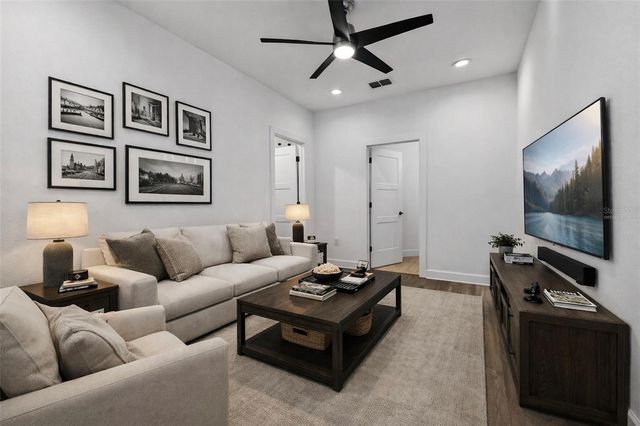 104 26TH STREET N, St Petersburg, FL 33713