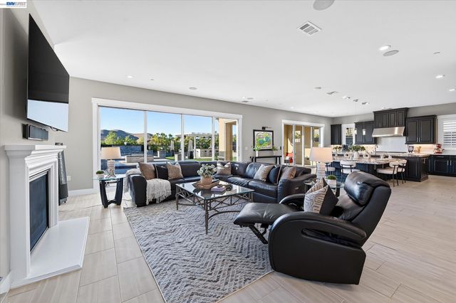 2799 Lahontan Way, Dublin, CA 94568