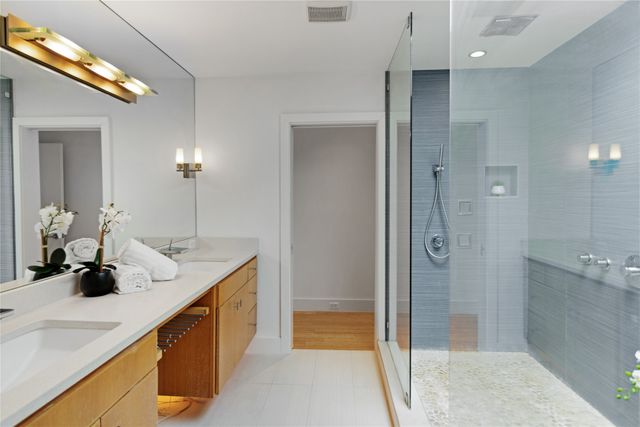 802 N Oak Cliff Boulevard, Dallas, TX 75208