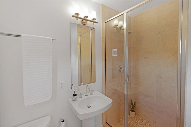 802 N Oak Cliff Boulevard, Dallas, TX 75208