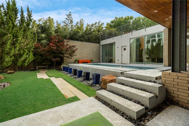 802 N Oak Cliff Boulevard, Dallas, TX 75208