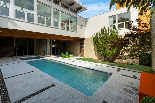 802 N Oak Cliff Boulevard, Dallas, TX 75208