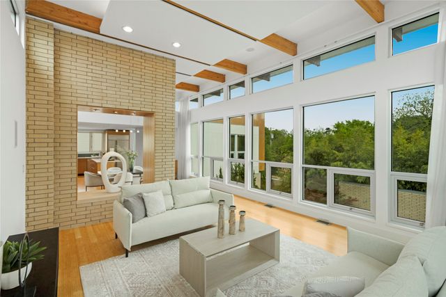 802 N Oak Cliff Boulevard, Dallas, TX 75208