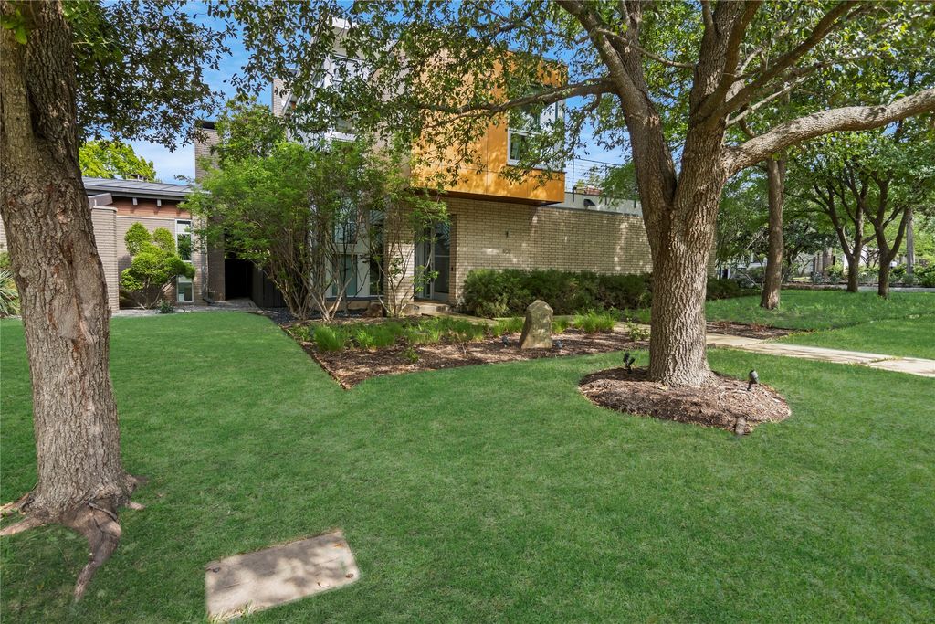 802 N Oak Cliff Boulevard, Dallas, TX 75208