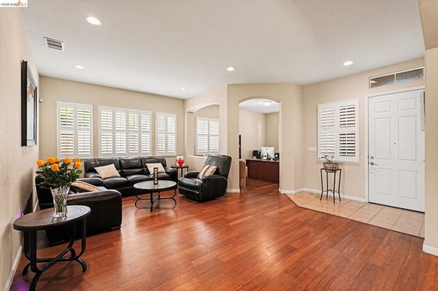 161 Monet Dr, Oakley, CA 94561