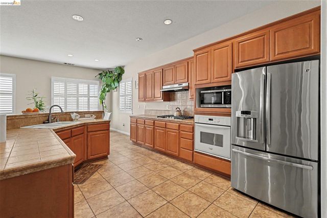 161 Monet Dr, Oakley, CA 94561