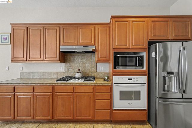 161 Monet Dr, Oakley, CA 94561