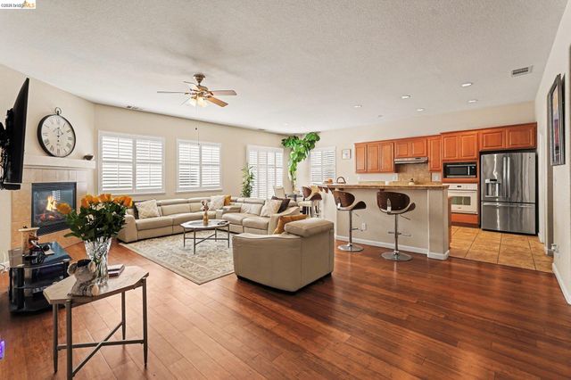 161 Monet Dr, Oakley, CA 94561