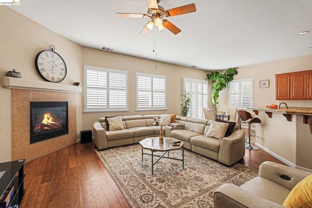 161 Monet Dr, Oakley, CA 94561