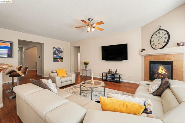 161 Monet Dr, Oakley, CA 94561