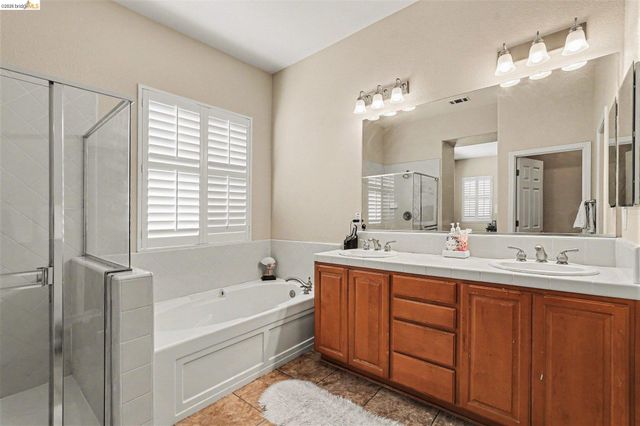 161 Monet Dr, Oakley, CA 94561