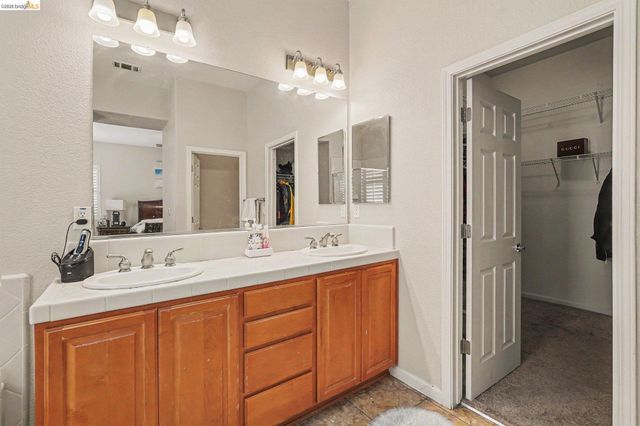 161 Monet Dr, Oakley, CA 94561