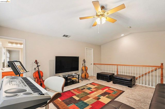 161 Monet Dr, Oakley, CA 94561