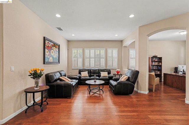 161 Monet Dr, Oakley, CA 94561