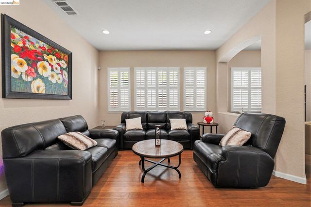 161 Monet Dr, Oakley, CA 94561