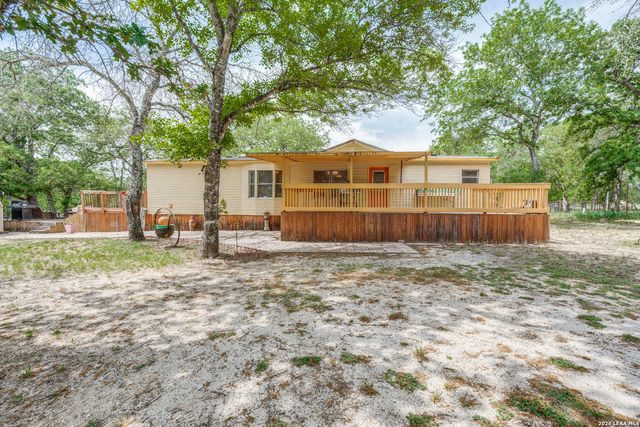 318 Hickory Run, La Vernia, TX 78121
