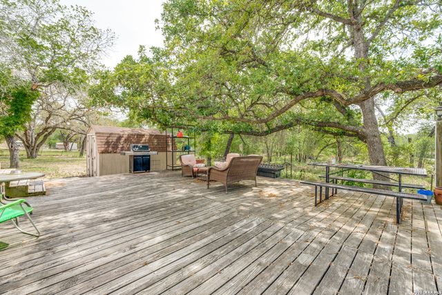 318 Hickory Run, La Vernia, TX 78121