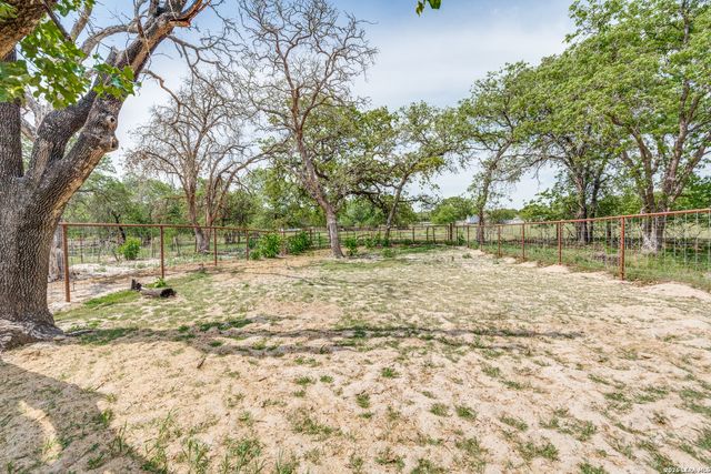 318 Hickory Run, La Vernia, TX 78121