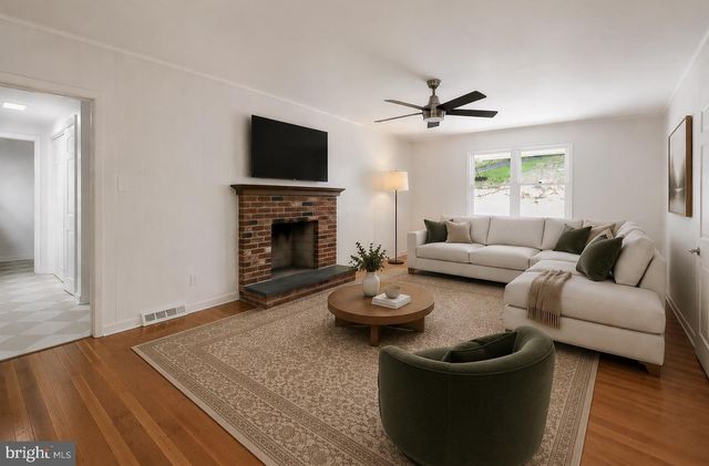 1038 EDGEWOOD CHASE, Glen Mills, PA 19342