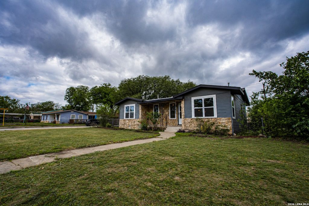 2423 AIKEN ST, San Antonio, TX 78237