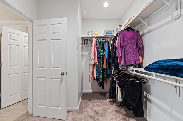 174 S Karen Avenue, Kerman, CA 93630