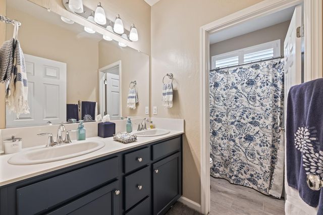 174 S Karen Avenue, Kerman, CA 93630