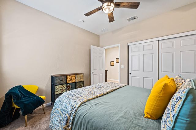 174 S Karen Avenue, Kerman, CA 93630