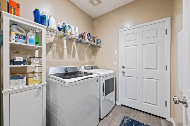 174 S Karen Avenue, Kerman, CA 93630