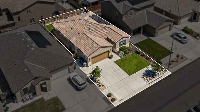 174 S Karen Avenue, Kerman, CA 93630