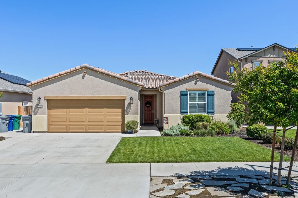 Image 1 of property listing at 174 S Karen Avenue, Kerman, CA 93630