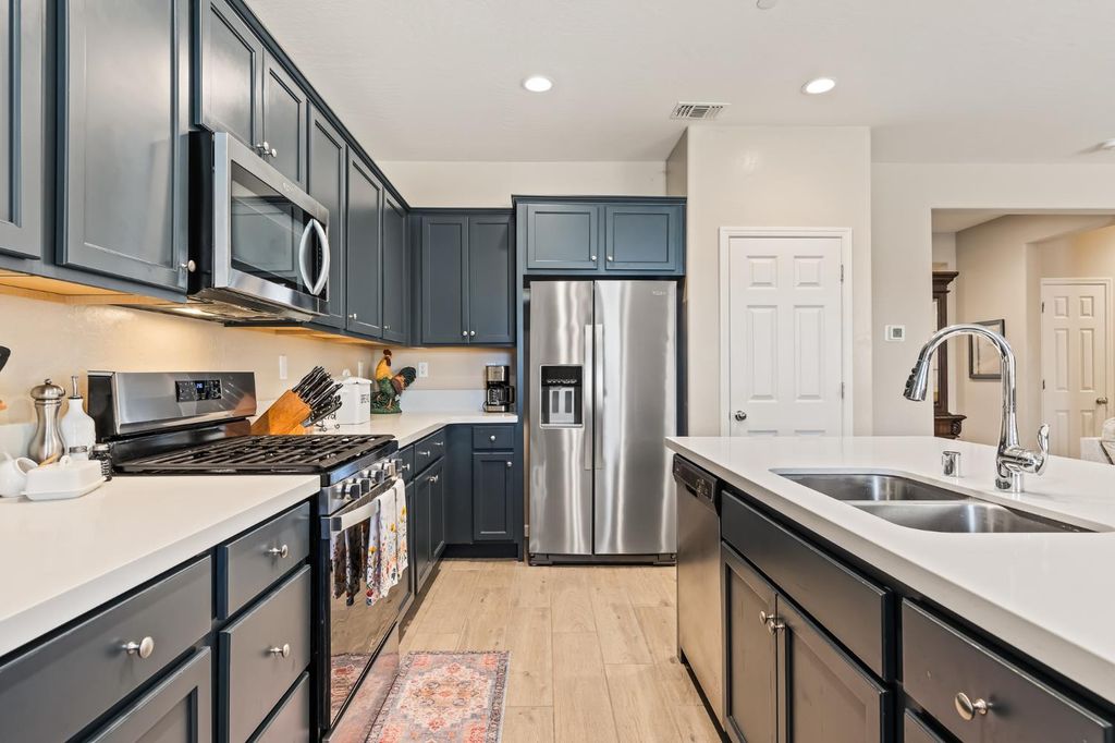 Image 10 of property listing at 174 S Karen Avenue, Kerman, CA 93630
