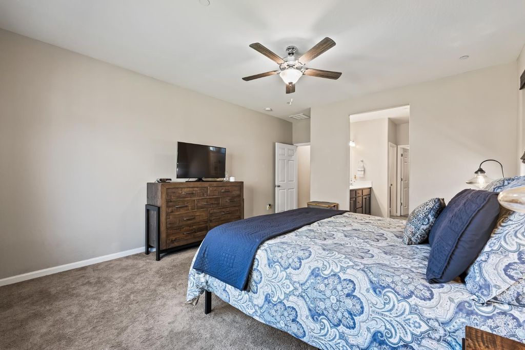 Image 13 of property listing at 174 S Karen Avenue, Kerman, CA 93630