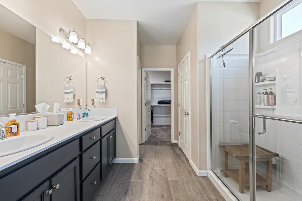 Image 14 of property listing at 174 S Karen Avenue, Kerman, CA 93630