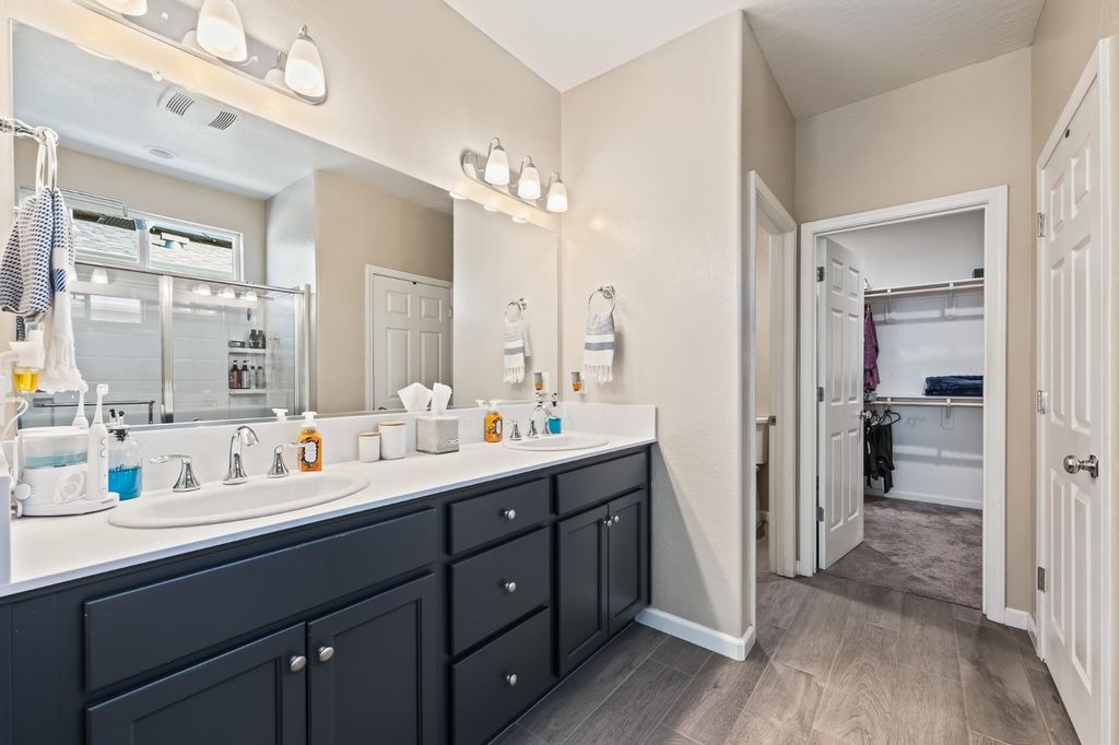 Image 15 of property listing at 174 S Karen Avenue, Kerman, CA 93630