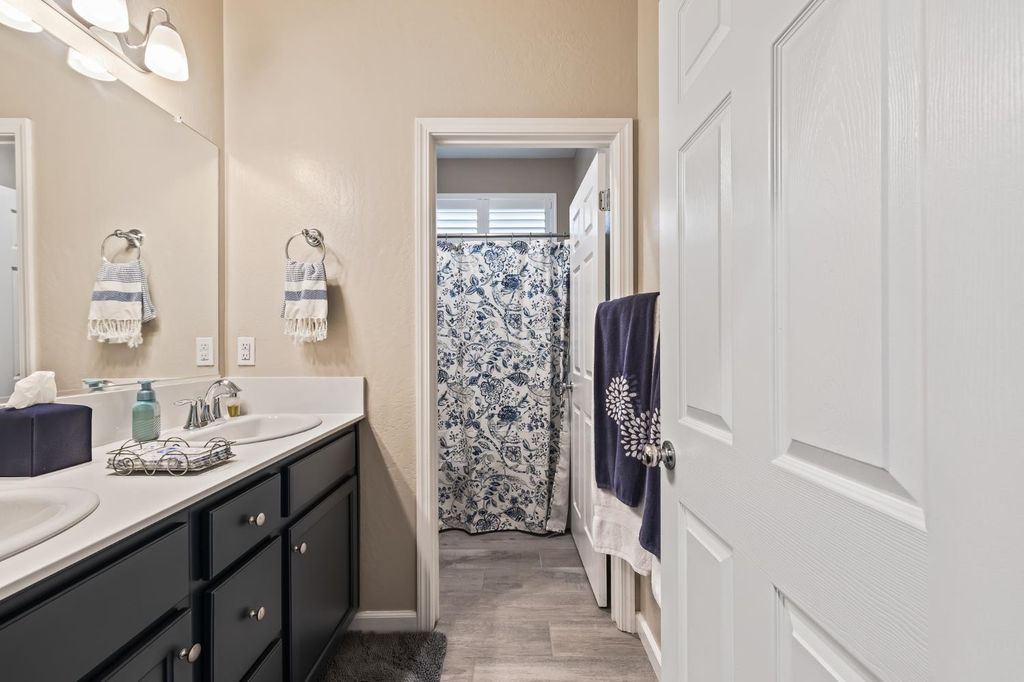 Image 24 of property listing at 174 S Karen Avenue, Kerman, CA 93630