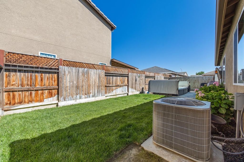 Image 30 of property listing at 174 S Karen Avenue, Kerman, CA 93630