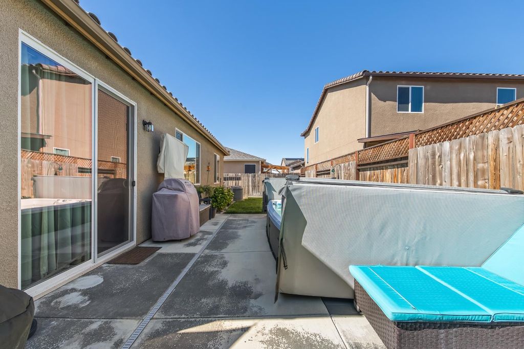 Image 34 of property listing at 174 S Karen Avenue, Kerman, CA 93630