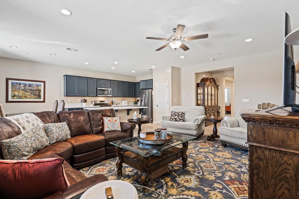Image 6 of property listing at 174 S Karen Avenue, Kerman, CA 93630