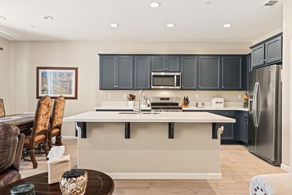 Image 7 of property listing at 174 S Karen Avenue, Kerman, CA 93630