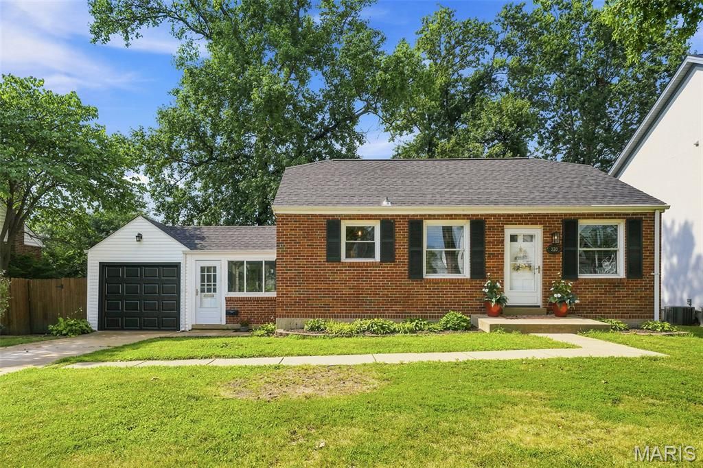 320 Fairway Lane, Kirkwood, MO 63122
