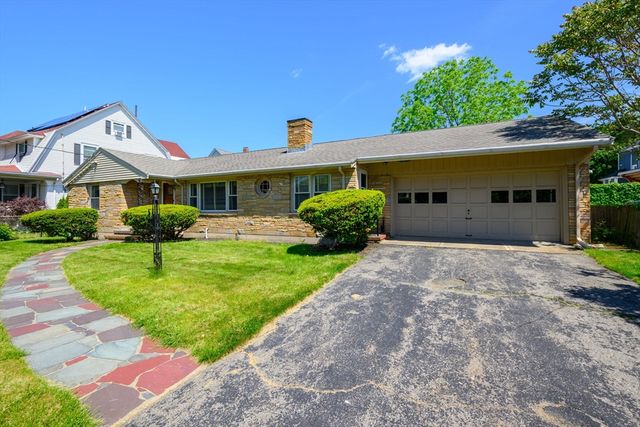 85 Elm St, Quincy, MA 02169