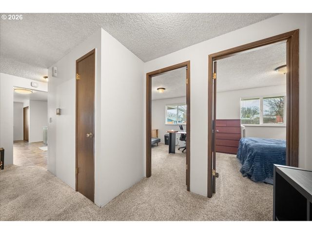 708 E HEINTZ St, Molalla, OR 97038