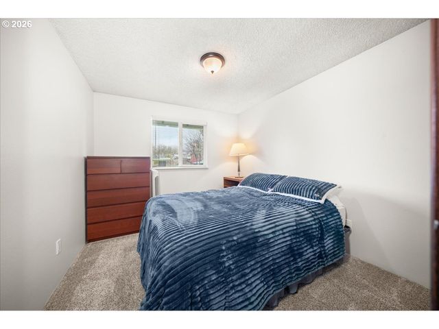 708 E HEINTZ St, Molalla, OR 97038