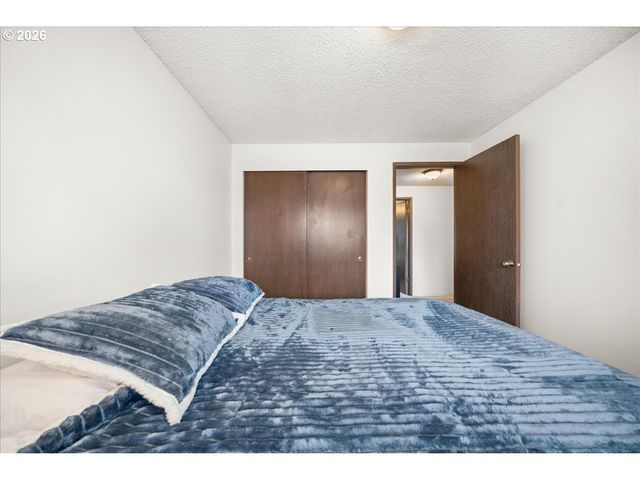 708 E HEINTZ St, Molalla, OR 97038